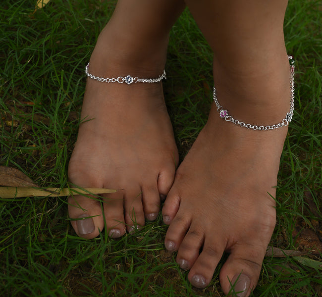 Vibrant Veils Floral Charm Anklet