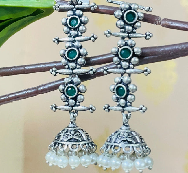 Vibrant Veils Long, dangling design with stones and pearls Earing