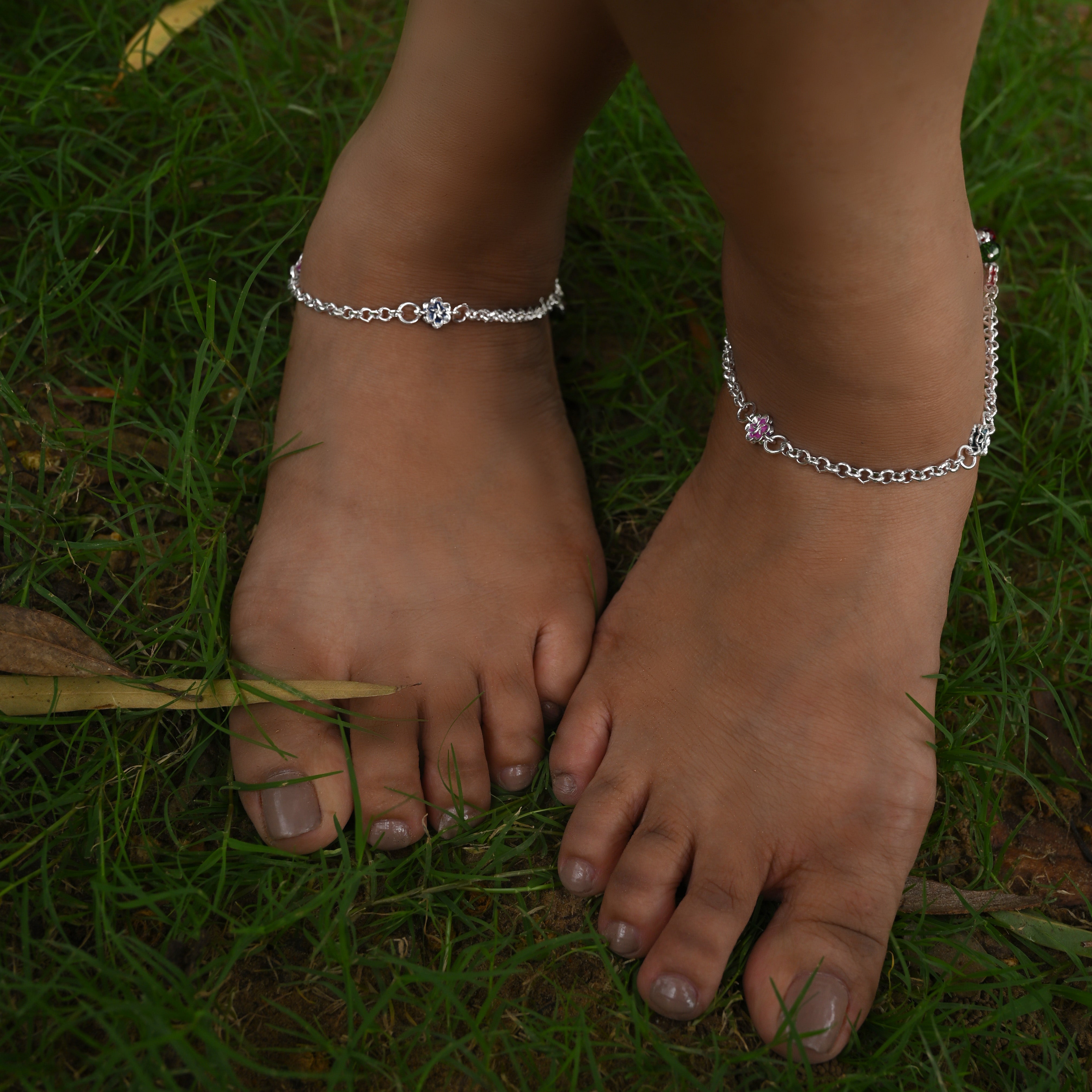 Vibrant Veils Floral Charm Anklet
