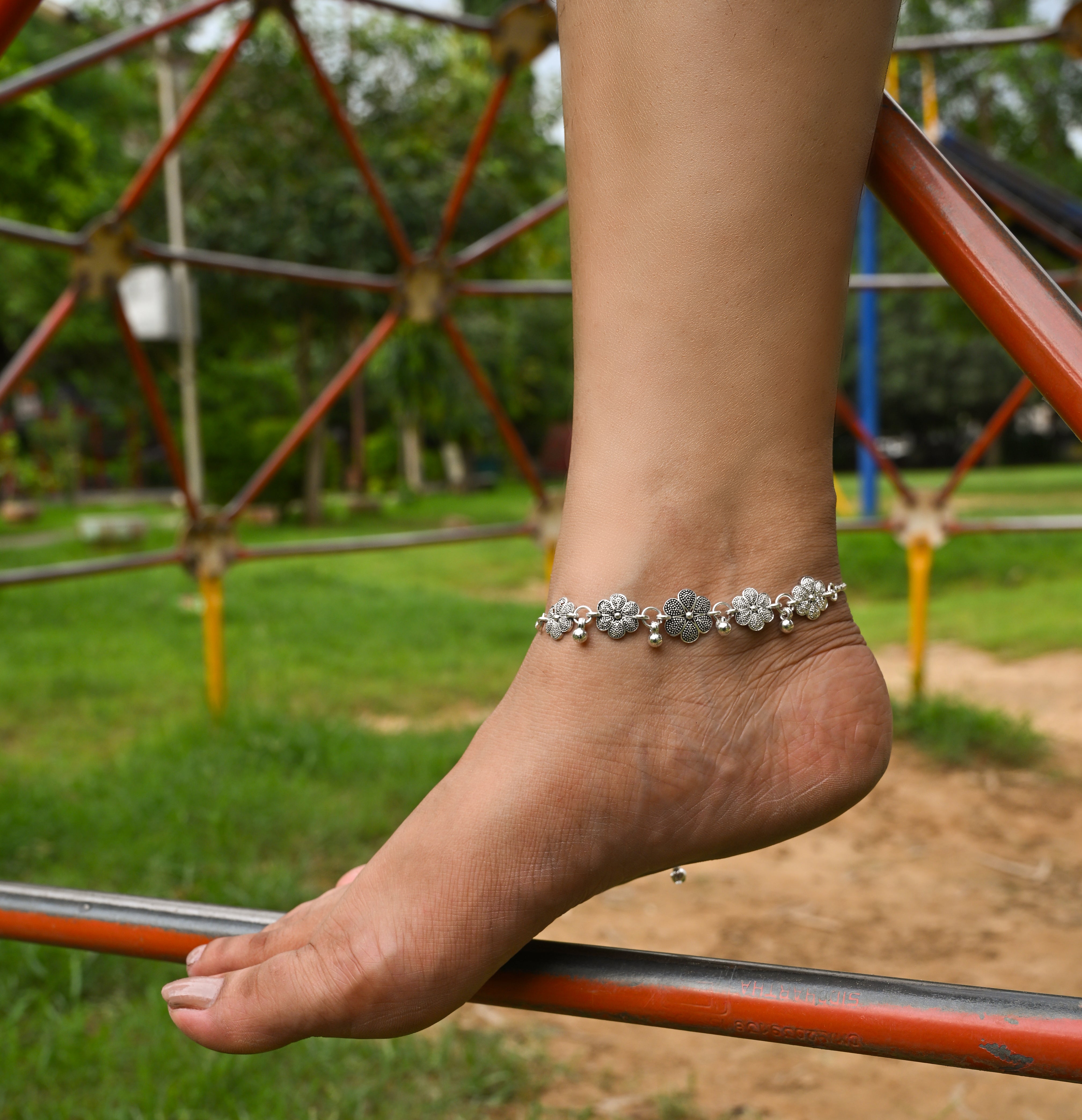 Vibrant Veils Floral Bloom Anklet