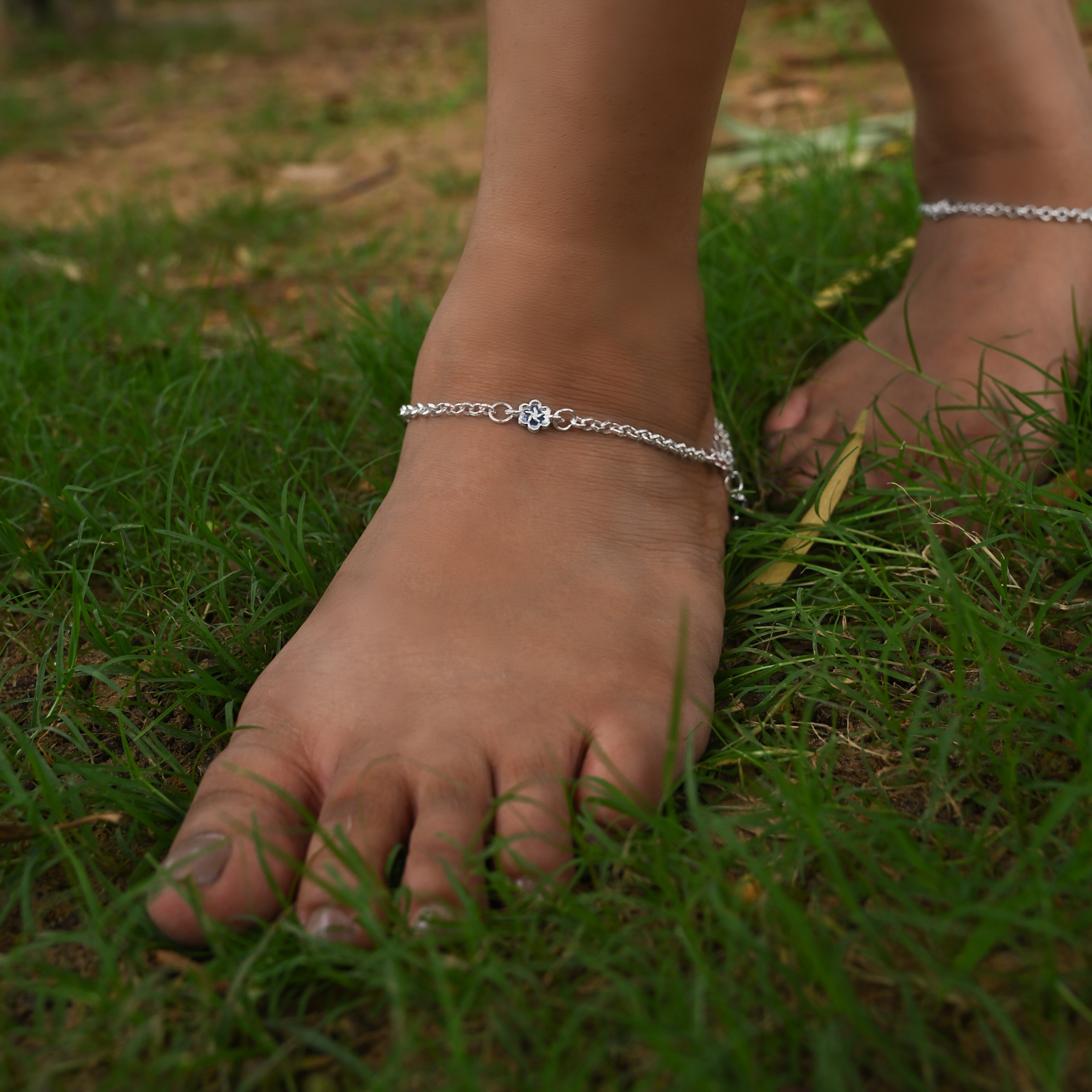 Vibrant Veils Floral Charm Anklet