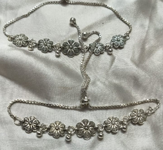 Vibrant Veils Floral Bloom Anklet