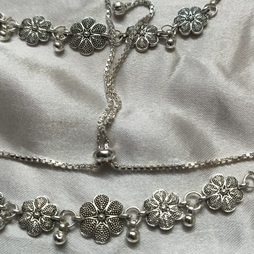 Vibrant Veils Floral Bloom Anklet