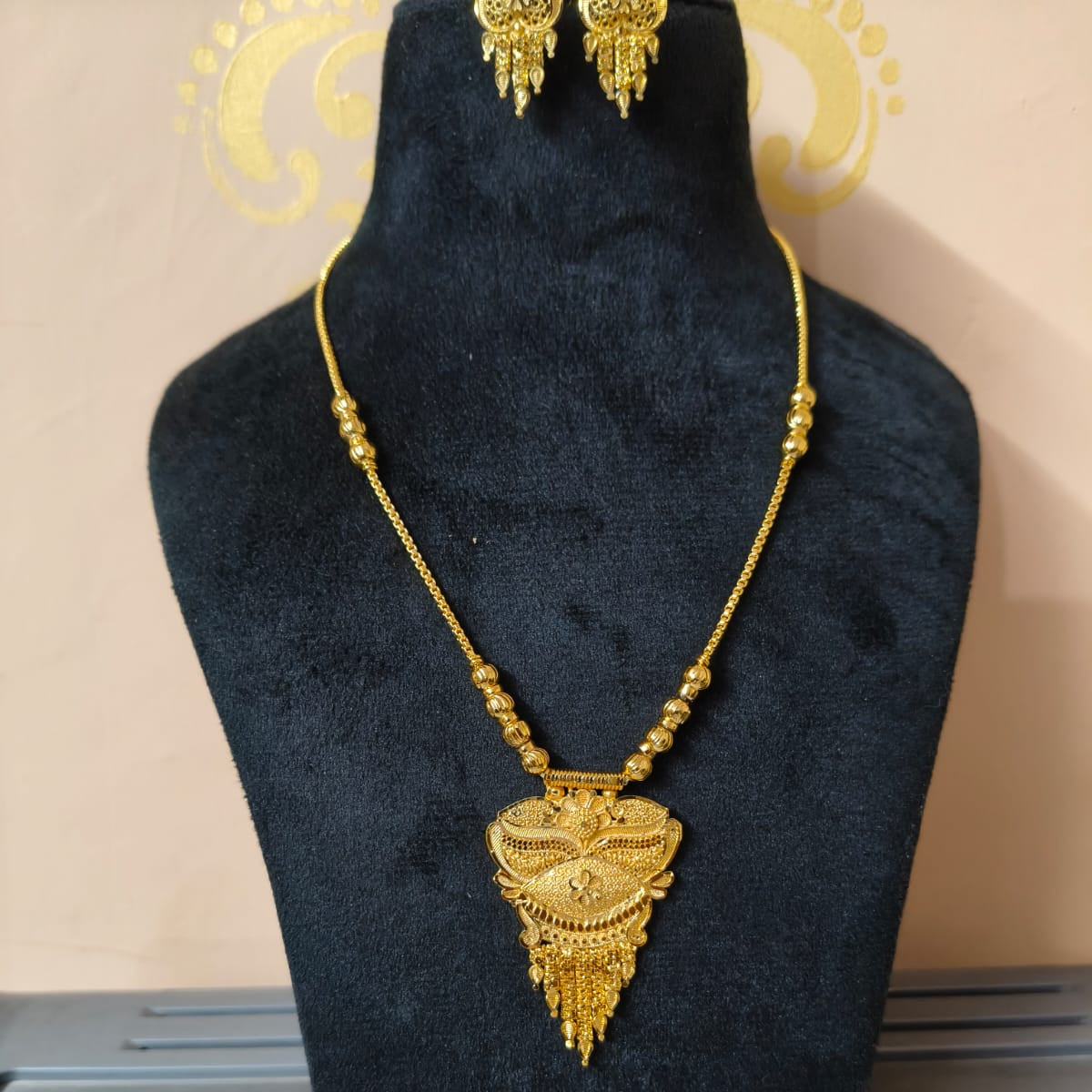 Vibrant Veils Royal MANGALSUTRA Haar