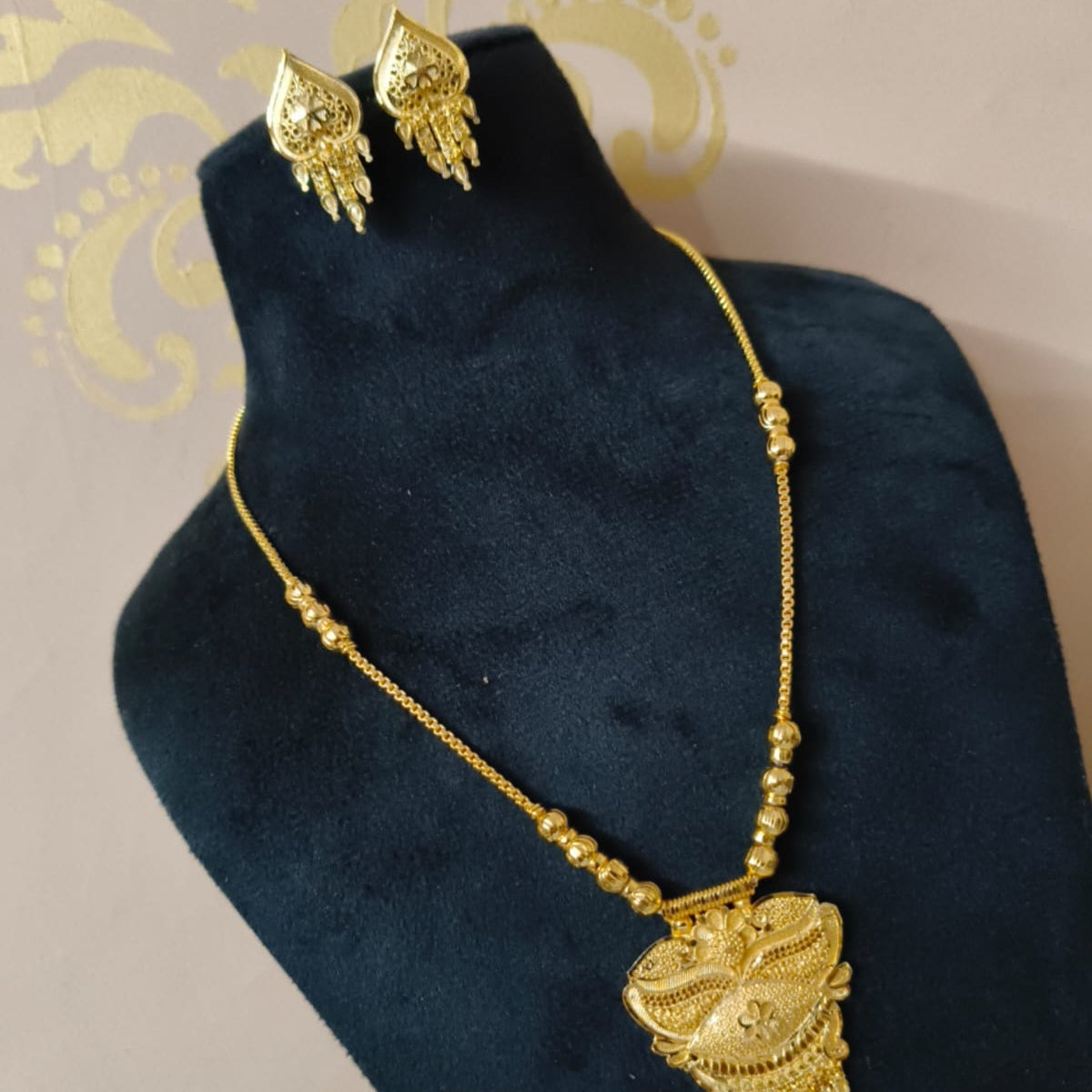 Vibrant Veils Royal MANGALSUTRA Haar