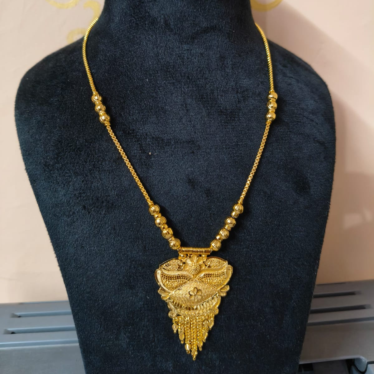 Vibrant Veils Royal MANGALSUTRA Haar