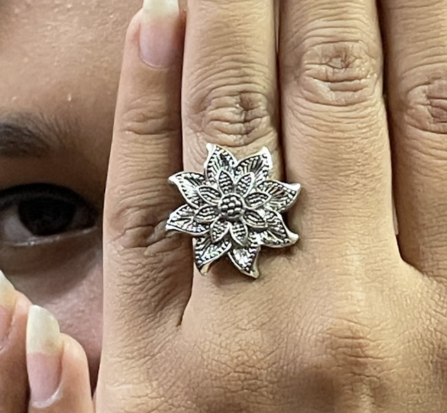 VIBRANT VEILS FLORAL INSPIRED SILVER REPLICA RING