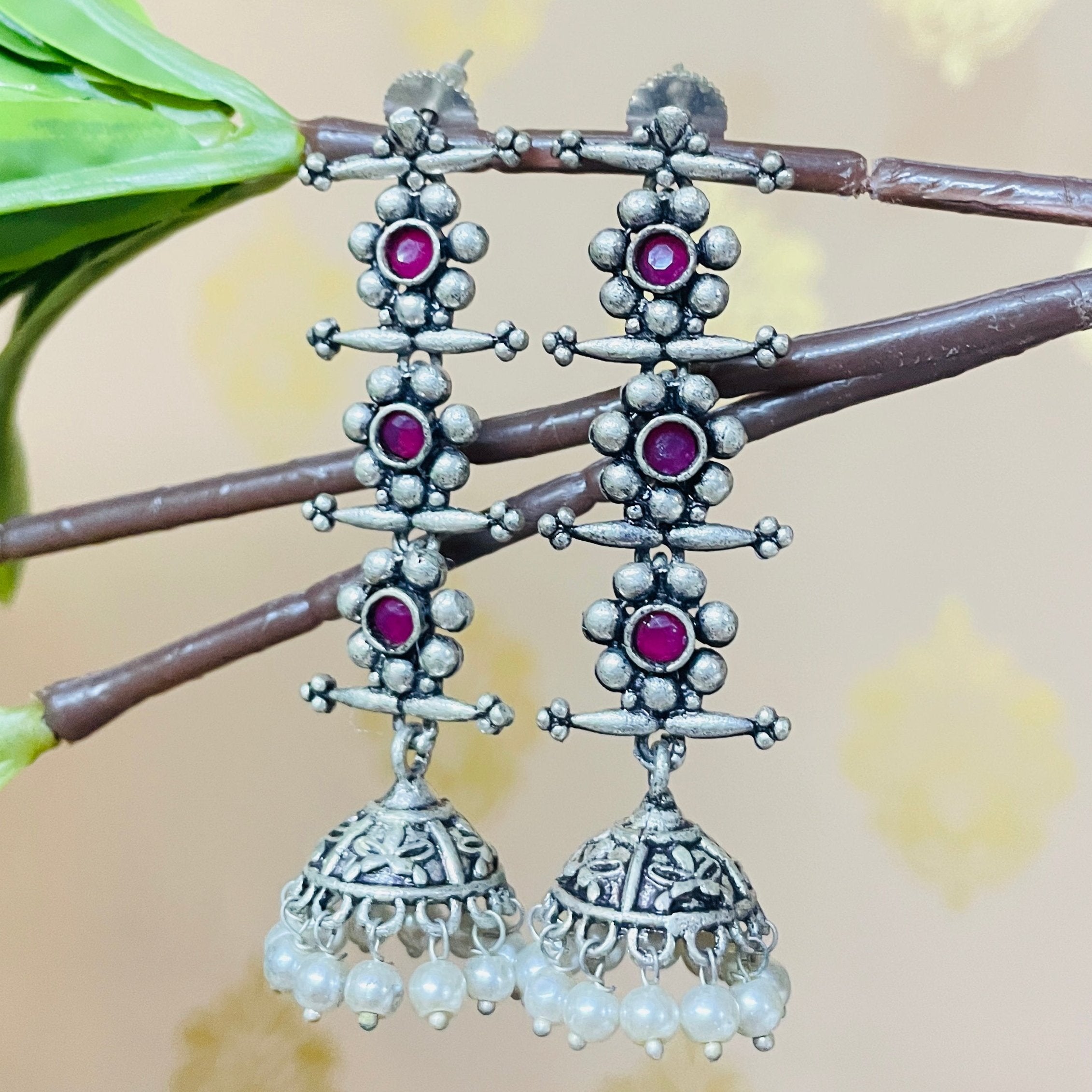 Vibrant Veils Long, dangling design with stones and pearls Earing