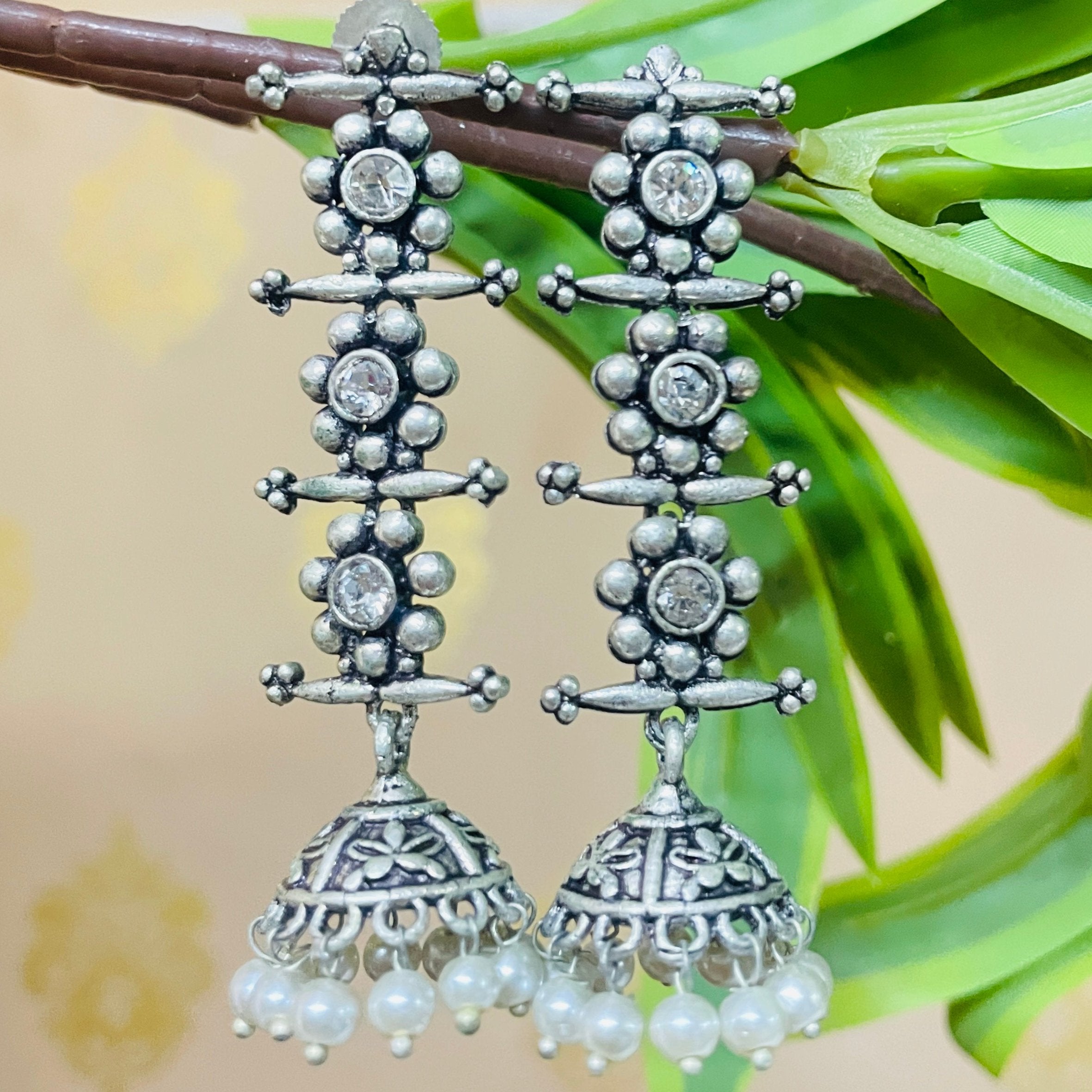 Vibrant Veils Long, dangling design with stones and pearls Earing