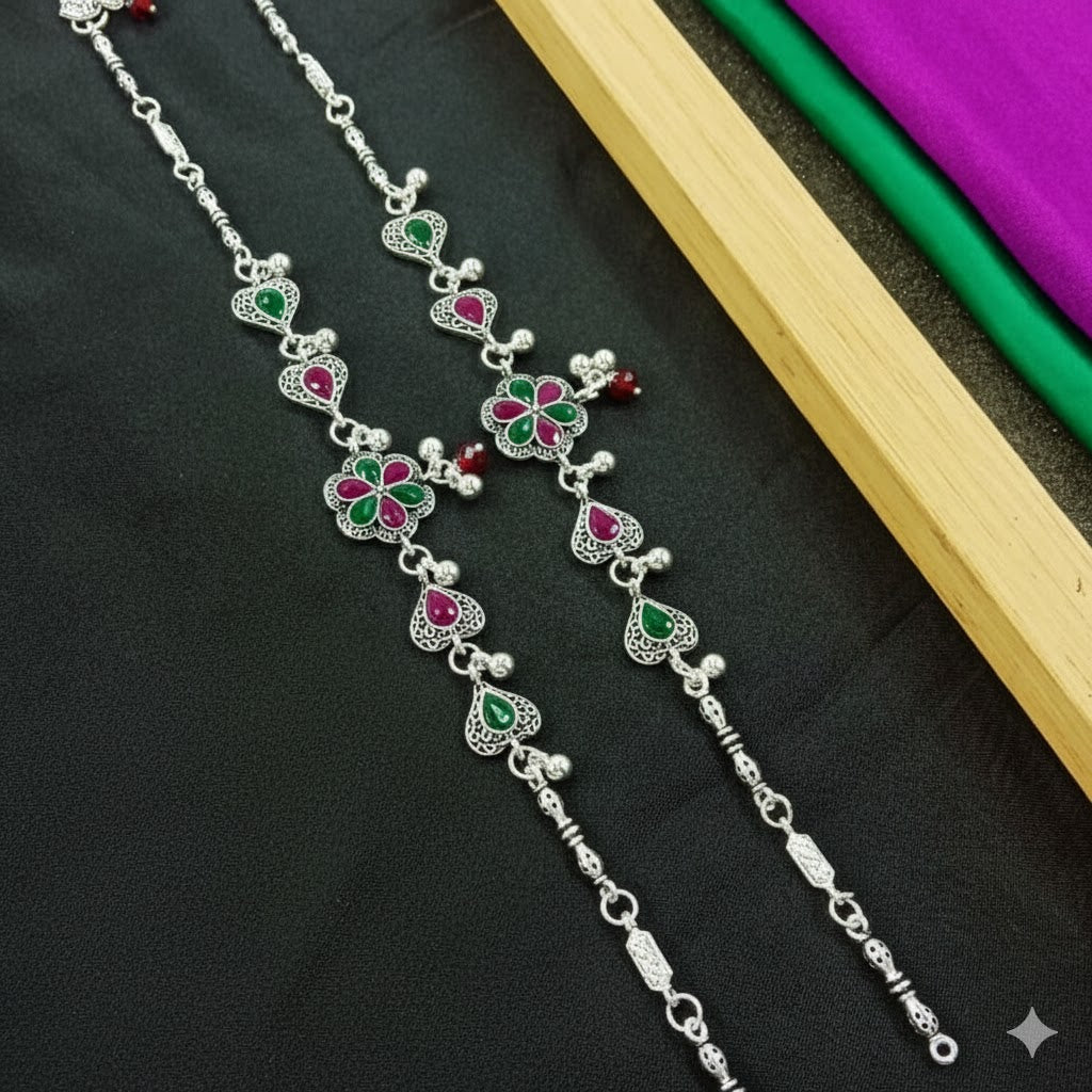 VIBRANT VEILS Filigree Floral & Heart Anklets