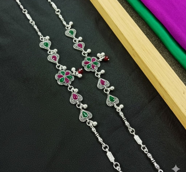 VIBRANT VEILS Filigree Floral & Heart Anklets