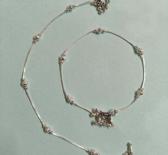 VIBRANT VEILS Classic Silver Bells Anklet