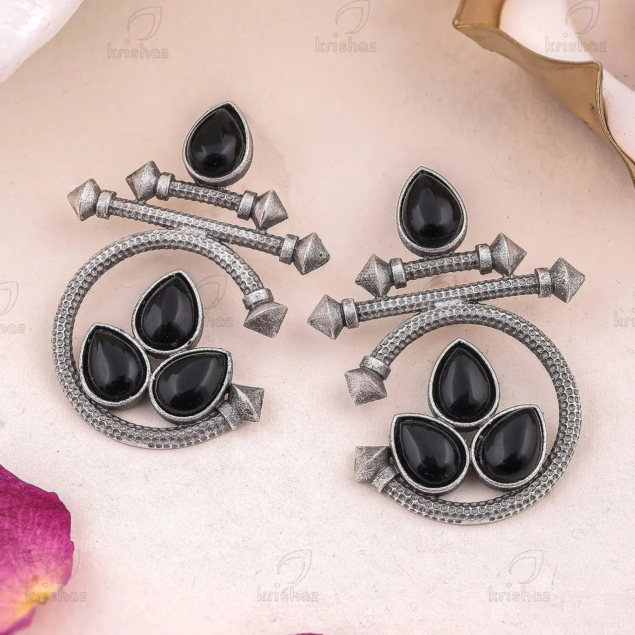 Vibrant Veils Aadhya Circular Stud Earrings