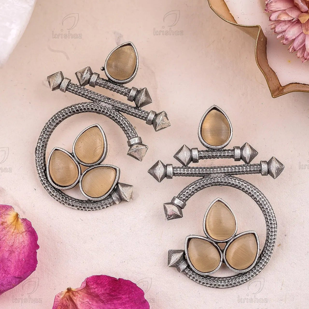 Vibrant Veils Aadhya Circular Stud Earrings